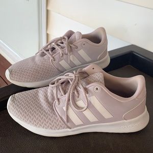 Adidas women’s cloudfoam tennis shoes